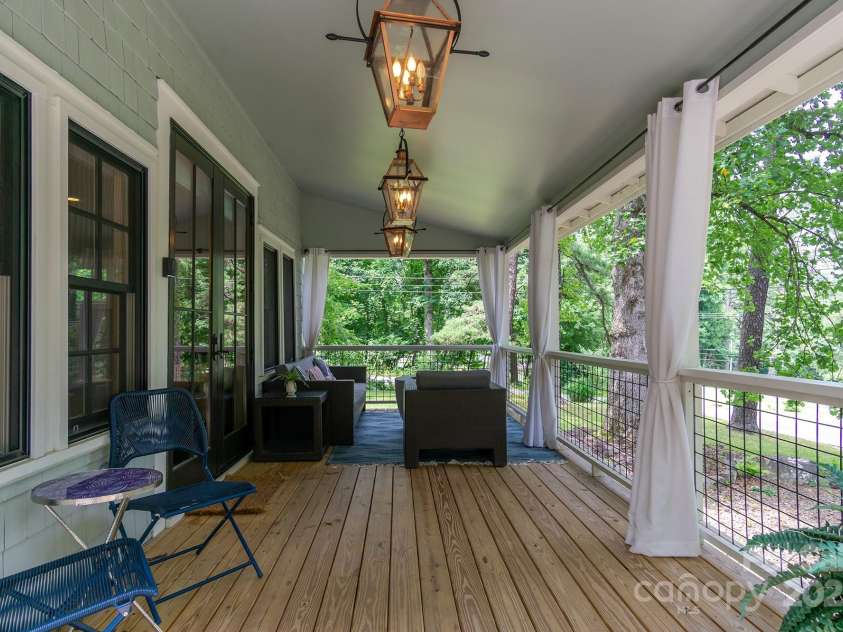 611 Hiawassee Road, Black Mountain, NC 28711.  MLS# CAR4277634, YatesRealty ID 24472. 