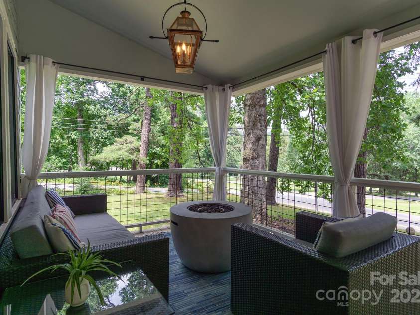 611 Hiawassee Road, Black Mountain, NC 28711.  MLS# CAR4277634, YatesRealty ID 24472. 