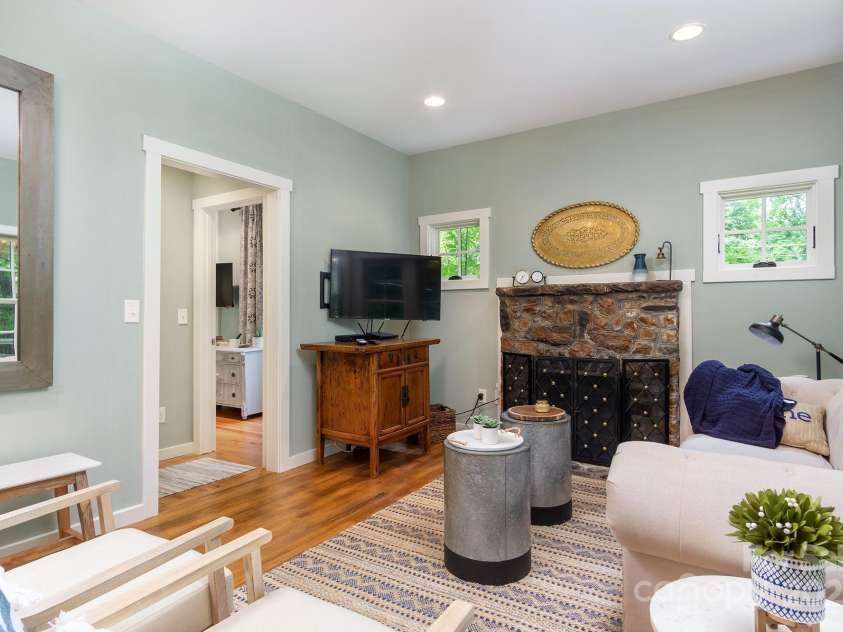 611 Hiawassee Road, Black Mountain, NC 28711.  MLS# CAR4277634, YatesRealty ID 24472. 