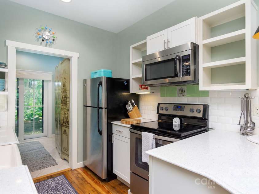 611 Hiawassee Road, Black Mountain, NC 28711.  MLS# CAR4277634, YatesRealty ID 24472. 