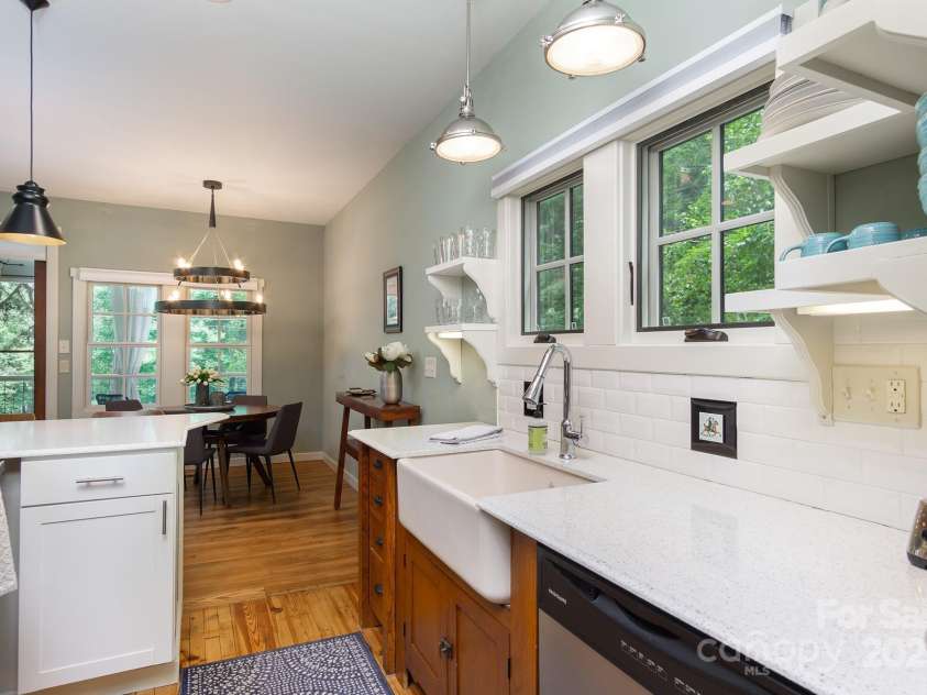 611 Hiawassee Road, Black Mountain, NC 28711.  MLS# CAR4277634, YatesRealty ID 24472. 