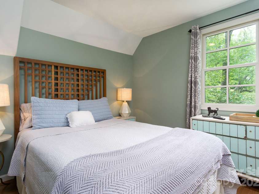 611 Hiawassee Road, Black Mountain, NC 28711.  MLS# CAR4277634, YatesRealty ID 24472. 