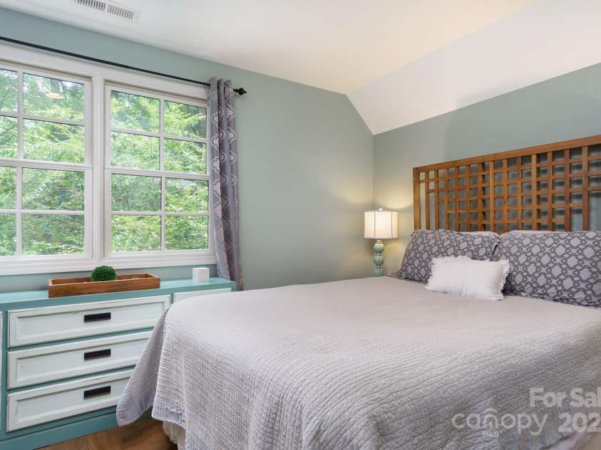 611 Hiawassee Road, Black Mountain, NC 28711.  MLS# CAR4277634, YatesRealty ID 24472. 