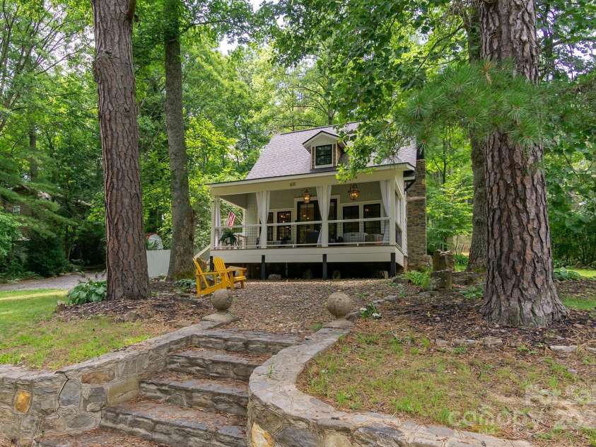 611 Hiawassee Road, Black Mountain, NC 28711.  MLS# CAR4277634, YatesRealty ID 24472. 