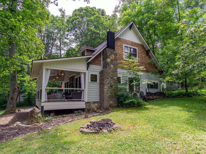 611 Hiawassee Road, Black Mountain, NC 28711.  MLS# CAR4277634, YatesRealty ID 24472. 