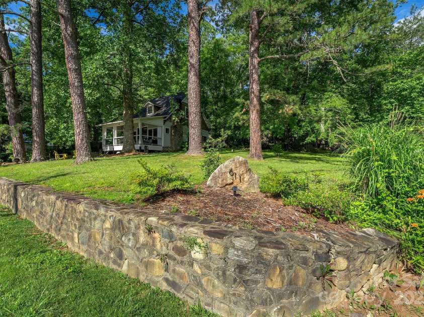 611 Hiawassee Road, Black Mountain, NC 28711.  MLS# CAR4277634, YatesRealty ID 24472. 