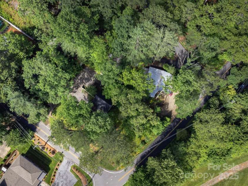 611 Hiawassee Road, Black Mountain, NC 28711.  MLS# CAR4277634, YatesRealty ID 24472. 