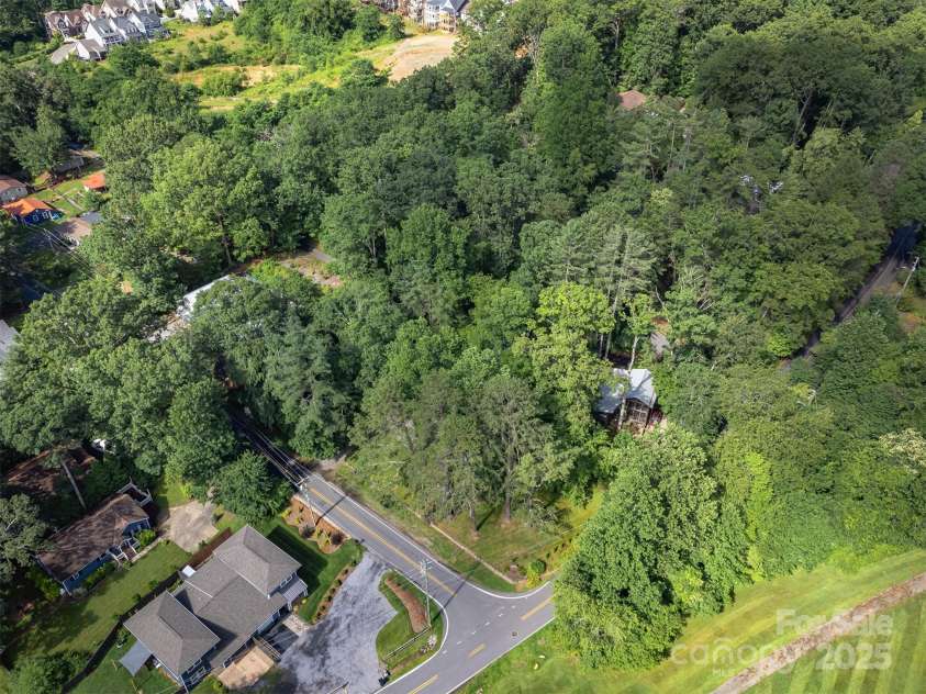 611 Hiawassee Road, Black Mountain, NC 28711.  MLS# CAR4277634, YatesRealty ID 24472. 