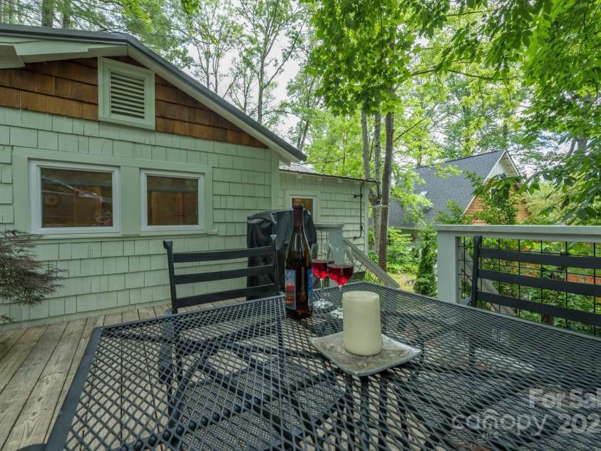 112 Byrd Road, Black Mountain, NC 28711.  MLS# CAR4277663, YatesRealty ID 24473. 