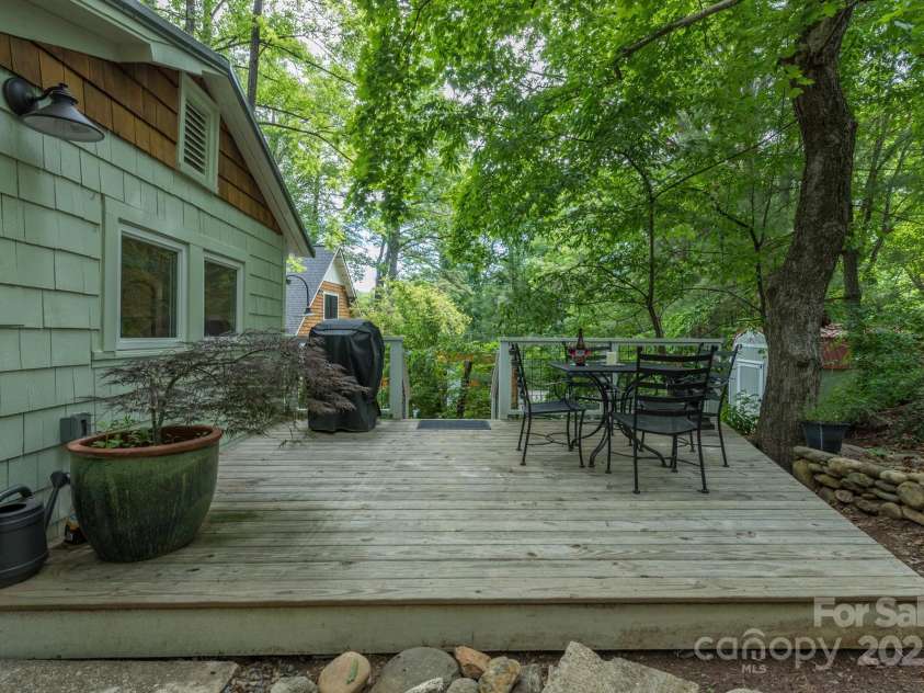 112 Byrd Road, Black Mountain, NC 28711.  MLS# CAR4277663, YatesRealty ID 24473. 