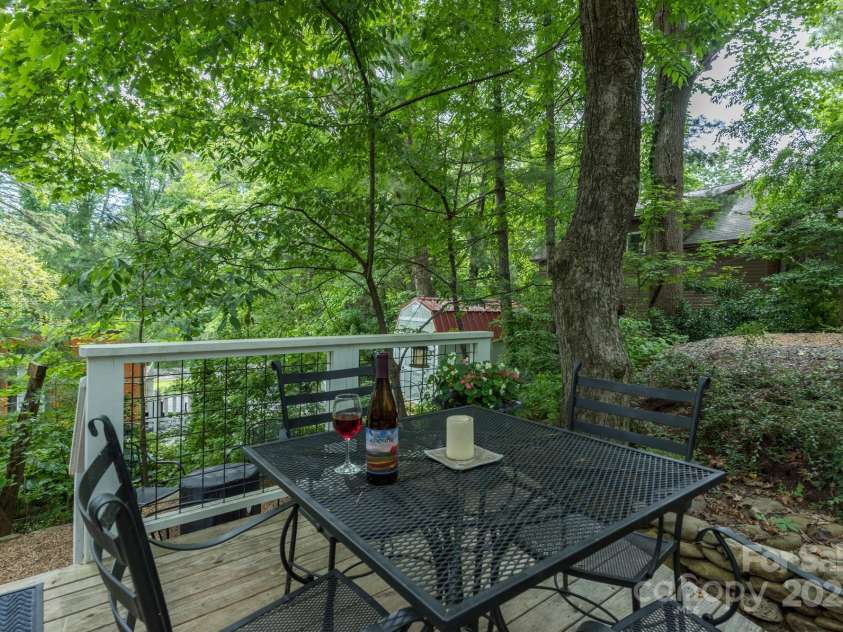 112 Byrd Road, Black Mountain, NC 28711.  MLS# CAR4277663, YatesRealty ID 24473. 