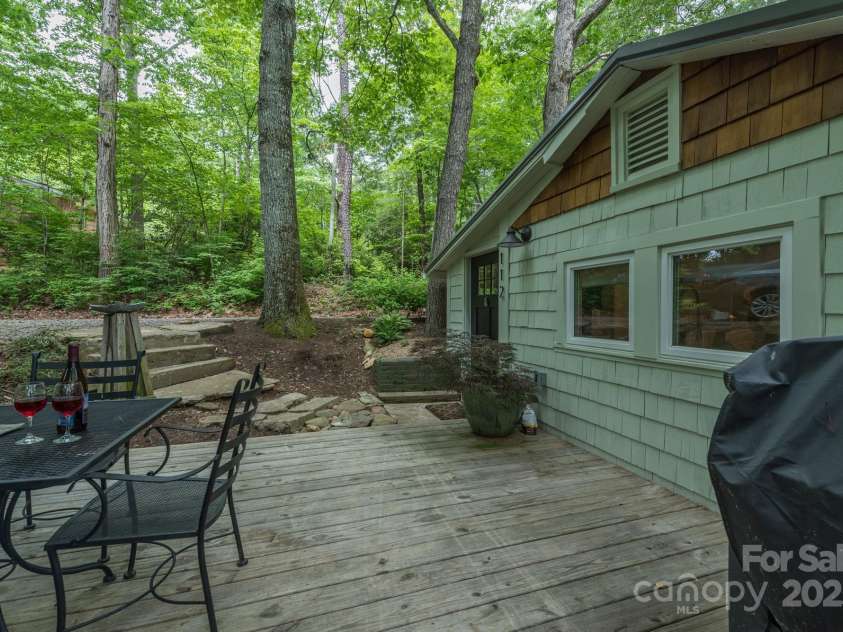 112 Byrd Road, Black Mountain, NC 28711.  MLS# CAR4277663, YatesRealty ID 24473. 