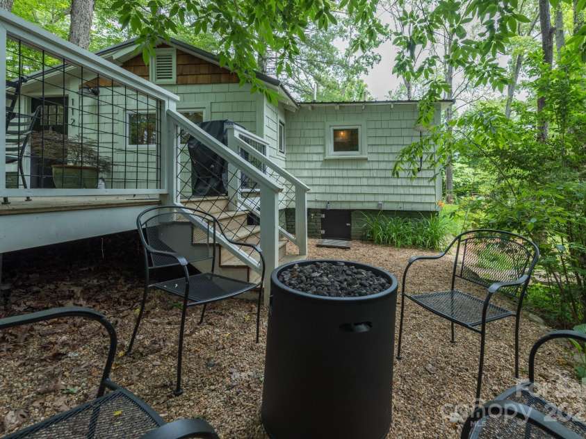 112 Byrd Road, Black Mountain, NC 28711.  MLS# CAR4277663, YatesRealty ID 24473. 