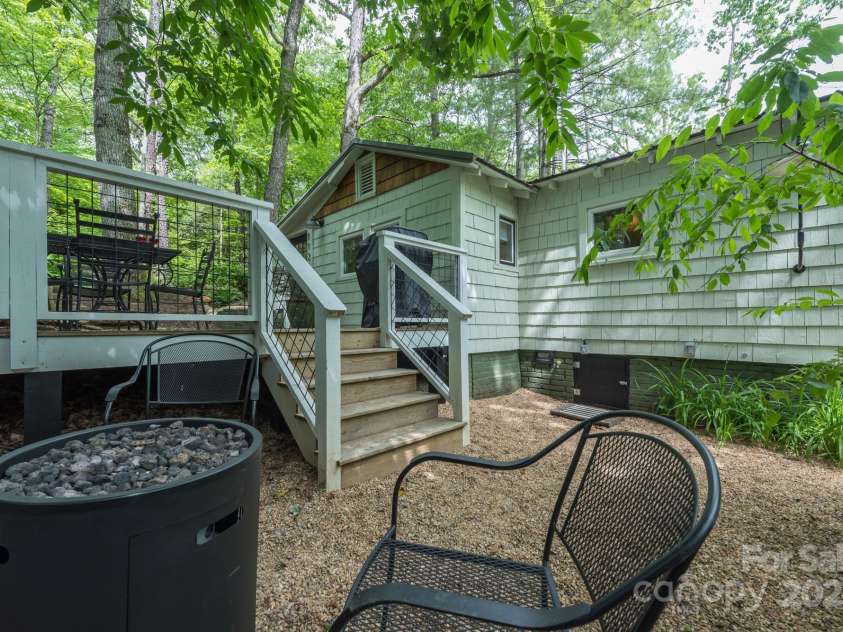 112 Byrd Road, Black Mountain, NC 28711.  MLS# CAR4277663, YatesRealty ID 24473. 