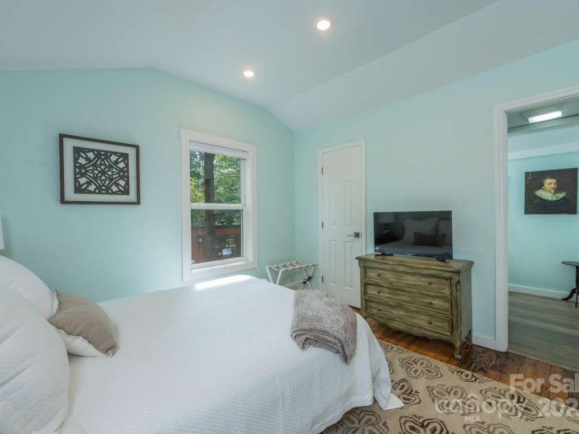 112 Byrd Road, Black Mountain, NC 28711.  MLS# CAR4277663, YatesRealty ID 24473. 