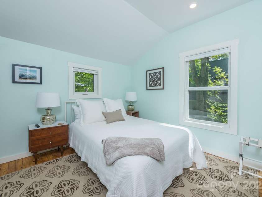 112 Byrd Road, Black Mountain, NC 28711.  MLS# CAR4277663, YatesRealty ID 24473. 