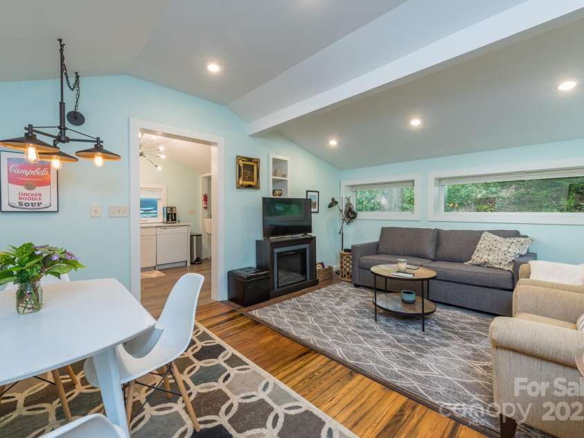 112 Byrd Road, Black Mountain, NC 28711.  MLS# CAR4277663, YatesRealty ID 24473. 