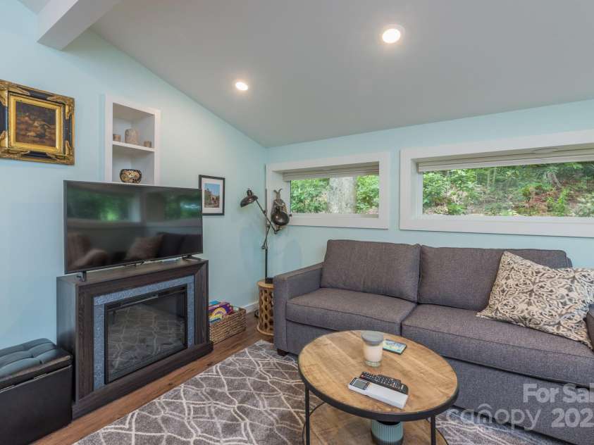 112 Byrd Road, Black Mountain, NC 28711.  MLS# CAR4277663, YatesRealty ID 24473. 