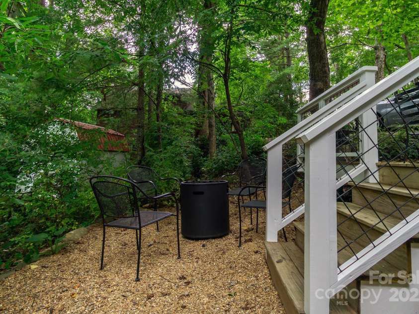 112 Byrd Road, Black Mountain, NC 28711.  MLS# CAR4277663, YatesRealty ID 24473. 