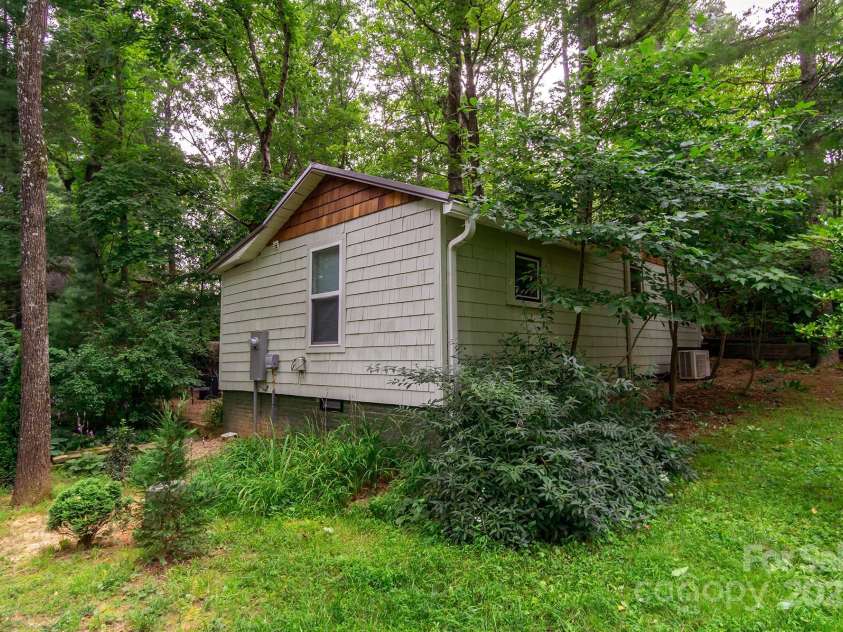 112 Byrd Road, Black Mountain, NC 28711.  MLS# CAR4277663, YatesRealty ID 24473. 