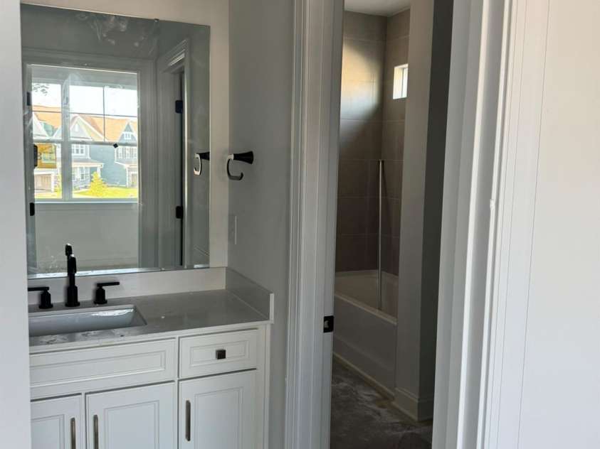 7001 Bil-Mar Drive, Harrisburg, NC 28075.  MLS# CAR4376666, YatesRealty ID 24474. Jack and Jill Bath