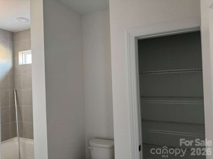 7001 Bil-Mar Drive, Harrisburg, NC 28075.  MLS# CAR4376666, YatesRealty ID 24474. Jack and Jill Bath