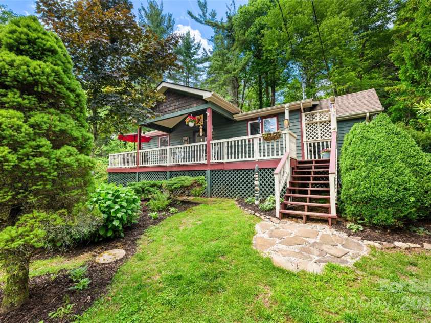 260 Sunny Acres Overlook, Boone, NC 28607.  MLS# CAR4275062, YatesRealty ID 24475. 