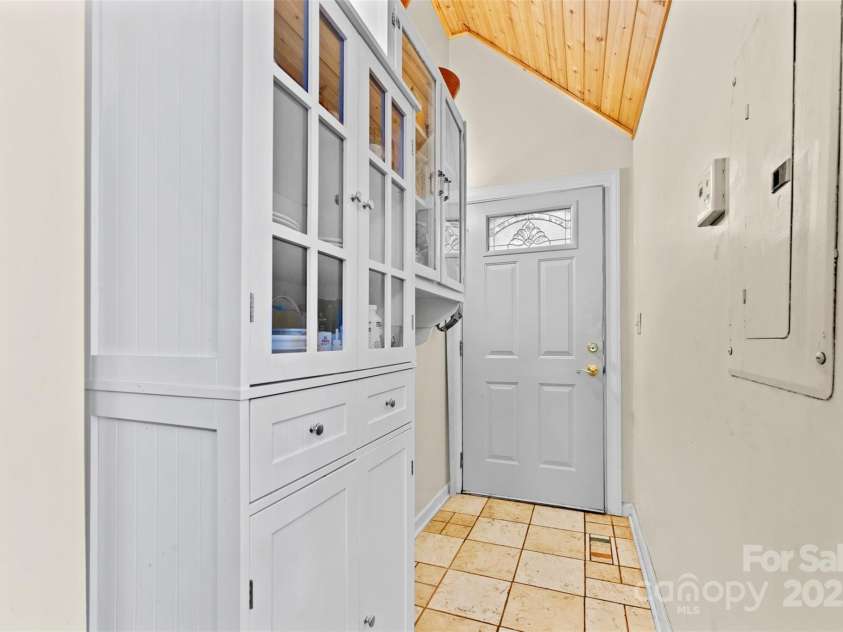 260 Sunny Acres Overlook, Boone, NC 28607.  MLS# CAR4275062, YatesRealty ID 24475. 