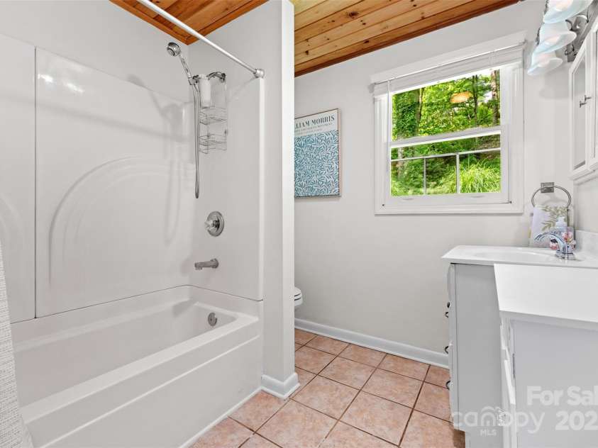 260 Sunny Acres Overlook, Boone, NC 28607.  MLS# CAR4275062, YatesRealty ID 24475. 