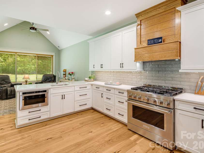 30 Shipman Parkway, Flat Rock, NC 28731.  MLS# CAR4384469, YatesRealty ID 24475. 