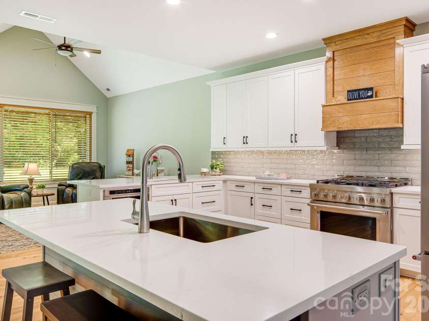 30 Shipman Parkway, Flat Rock, NC 28731.  MLS# CAR4384469, YatesRealty ID 24475. 