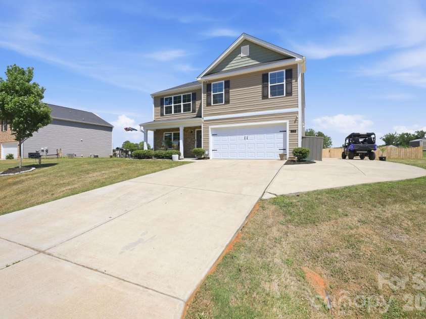 1276 Hickory Point Drive, Lexington, NC 27292.  MLS# CAR4385387, YatesRealty ID 24476. 