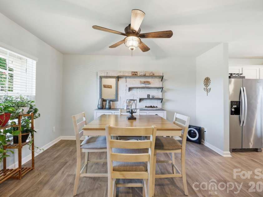 1276 Hickory Point Drive, Lexington, NC 27292.  MLS# CAR4385387, YatesRealty ID 24476. 
