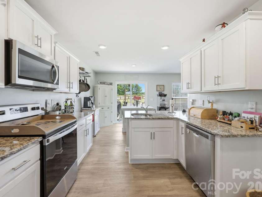 1276 Hickory Point Drive, Lexington, NC 27292.  MLS# CAR4385387, YatesRealty ID 24476. 