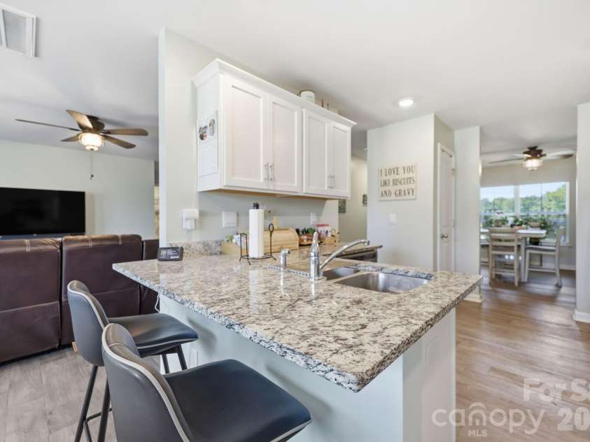 1276 Hickory Point Drive, Lexington, NC 27292.  MLS# CAR4385387, YatesRealty ID 24476. 