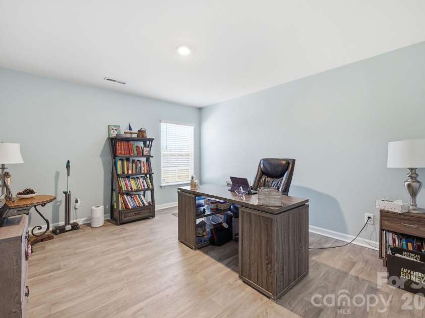 1276 Hickory Point Drive, Lexington, NC 27292.  MLS# CAR4385387, YatesRealty ID 24476. 