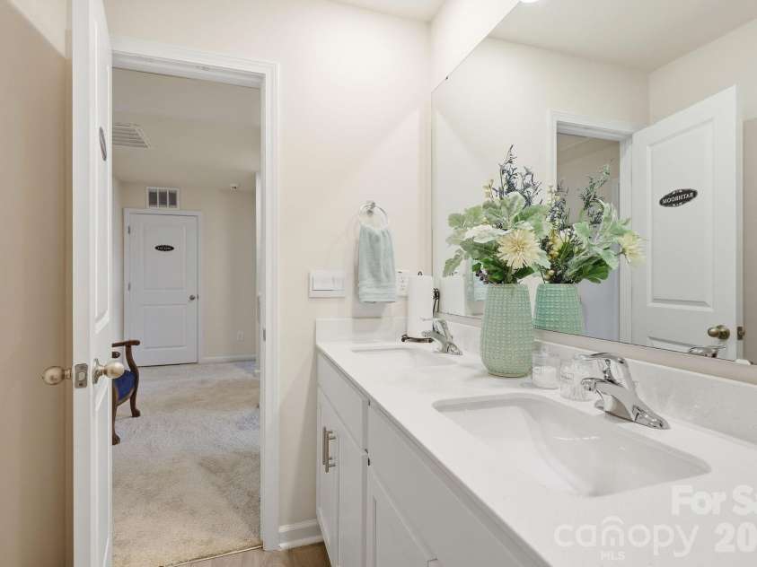 1276 Hickory Point Drive, Lexington, NC 27292.  MLS# CAR4385387, YatesRealty ID 24476. 