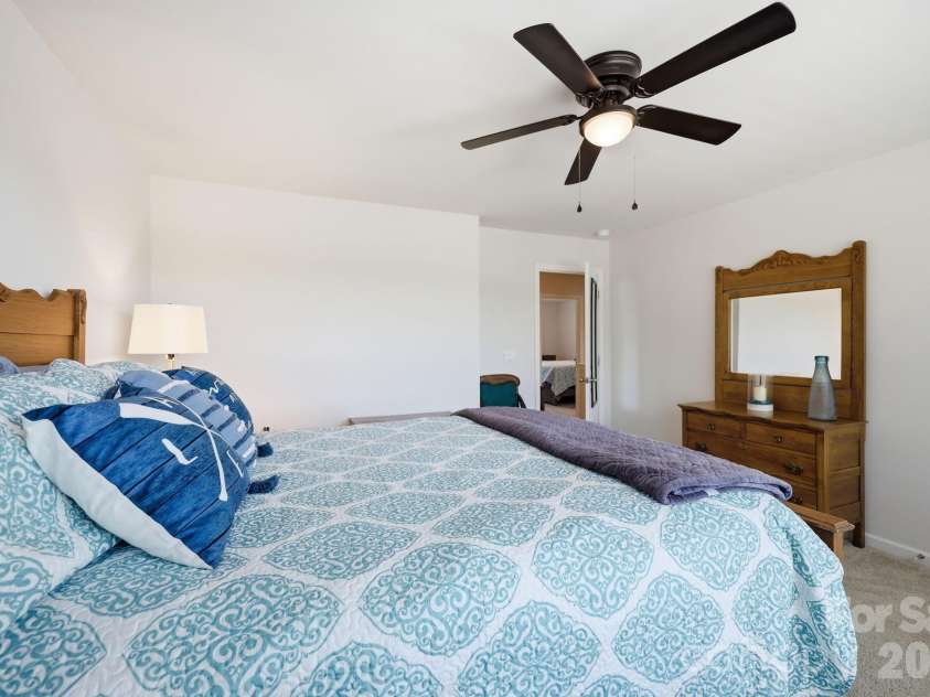 1276 Hickory Point Drive, Lexington, NC 27292.  MLS# CAR4385387, YatesRealty ID 24476. 