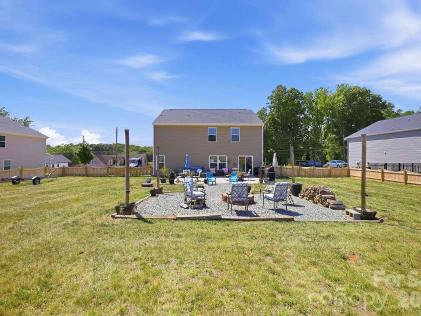1276 Hickory Point Drive, Lexington, NC 27292.  MLS# CAR4385387, YatesRealty ID 24476. 