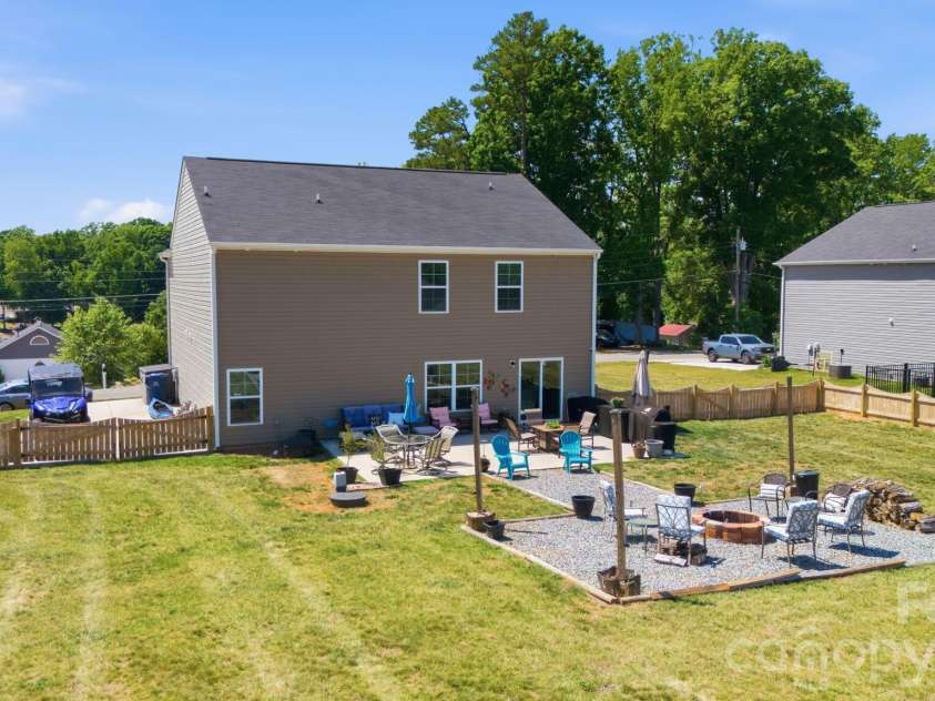 1276 Hickory Point Drive, Lexington, NC 27292.  MLS# CAR4385387, YatesRealty ID 24476. 