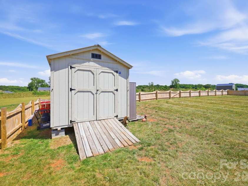 1276 Hickory Point Drive, Lexington, NC 27292.  MLS# CAR4385387, YatesRealty ID 24476. 