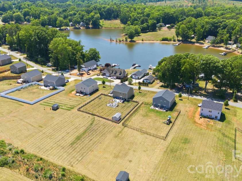 1276 Hickory Point Drive, Lexington, NC 27292.  MLS# CAR4385387, YatesRealty ID 24476. 