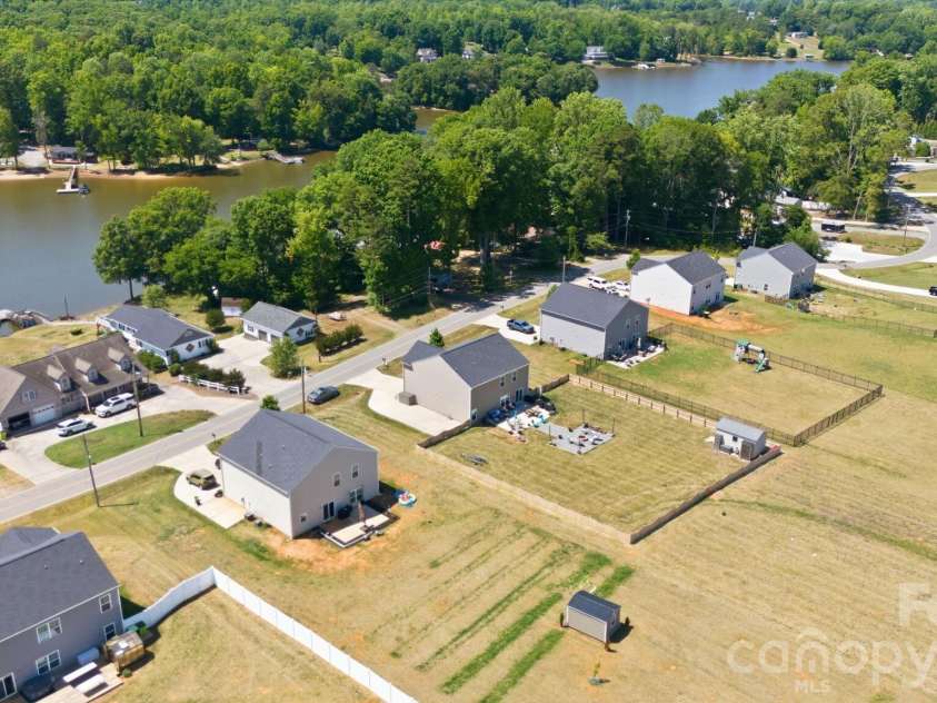 1276 Hickory Point Drive, Lexington, NC 27292.  MLS# CAR4385387, YatesRealty ID 24476. 