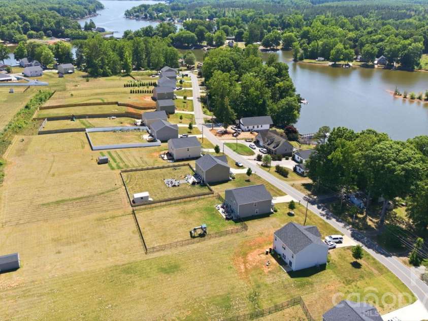 1276 Hickory Point Drive, Lexington, NC 27292.  MLS# CAR4385387, YatesRealty ID 24476. 