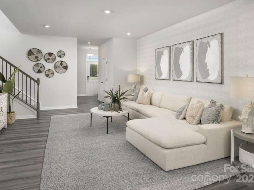 7209 Hodges Meadow Lane, Charlotte, NC 28213.  MLS# CAR4279016, YatesRealty ID 24476. Gathering room