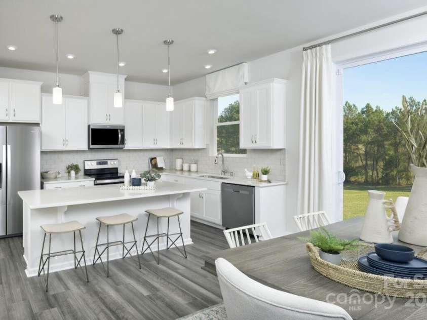 7209 Hodges Meadow Lane, Charlotte, NC 28213.  MLS# CAR4279016, YatesRealty ID 24476. Kitchen