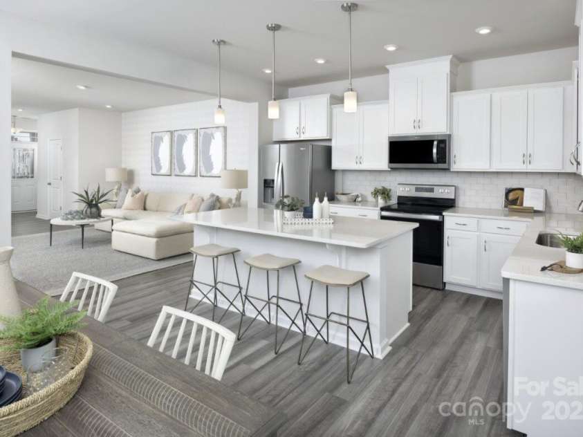 7209 Hodges Meadow Lane, Charlotte, NC 28213.  MLS# CAR4279016, YatesRealty ID 24476. Kitchen/breakfast room