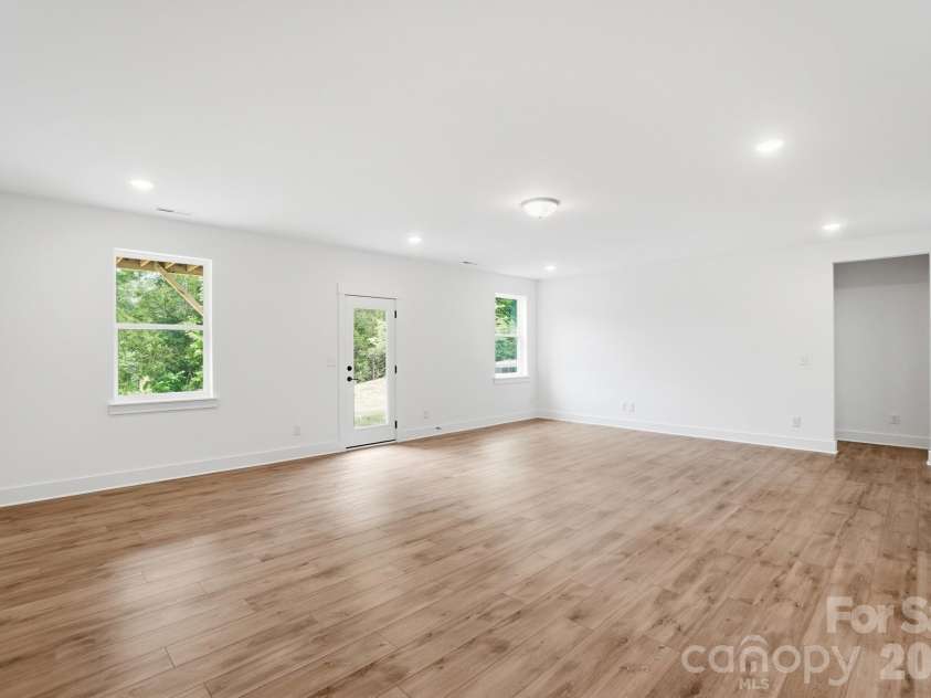 1367 Knob Creek Drive, Gastonia, NC 28054.  MLS# CAR4326656, YatesRealty ID 24477. Finished Walk Out Basement