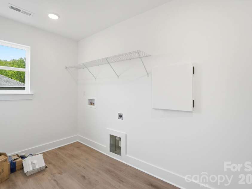 1367 Knob Creek Drive, Gastonia, NC 28054.  MLS# CAR4326656, YatesRealty ID 24477. Laundry Room