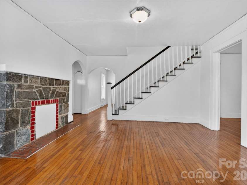 3833 1st Avenue, Hickory, NC 28602.  MLS# CAR4373369, YatesRealty ID 24478. 